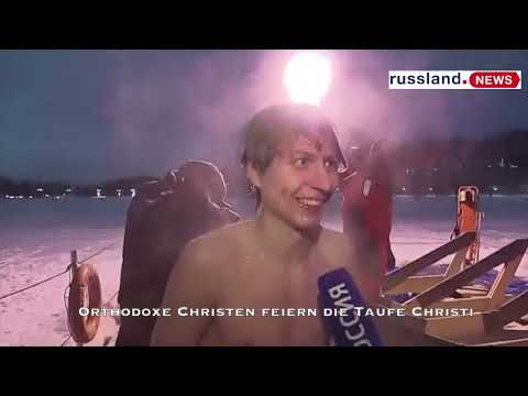 Orthodoxe Christen feiern die Taufe Christi