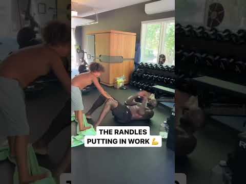 Julius Randle's bond with his son ❤️ (via @juliusrandle30) #shorts