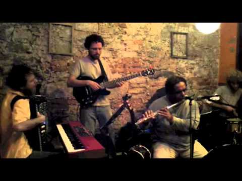 Na estrada (Gabriel Geszti) - Bar Semente