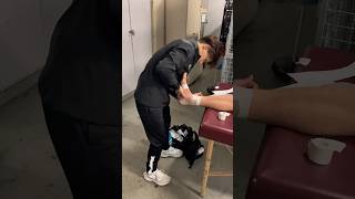 】ドイツ🇩🇪のスポーツ現場のリアルなテーピング‼️#アスレティックトレーナー #サッカー #テーピング #düsseldorf