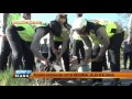Para Polwan Tambal Jalan Berlubang Di Banyuwangi