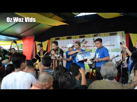 KDM Malaysia President gave away CD song while singing at Menggatal