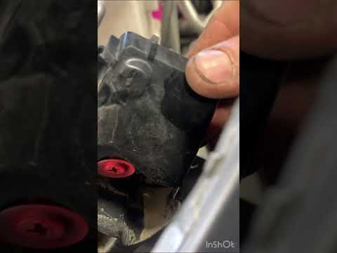 2019 Toyota RAV4 headlight replacement