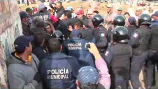 preview picture of video 'Policias Vs Camioneros en Zapotlanejo'