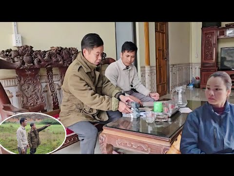 Hoang bought the plot of land that Khanh liked, but didn't tell her the exact price.