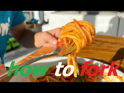 HOW TO EAT SPAGHETTI LIKE AN ITALIAN - 60 sec guide how to fork spaghetti