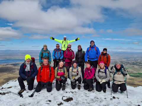 Skessuhorn í snjóföl, klaka, sól og útsýni 12. júní 2021