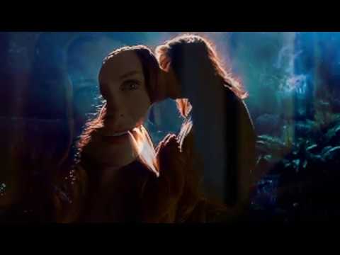 TÉRDEN ÁLLVA JÖVÖK HOZZÁD