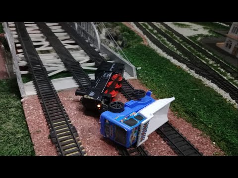 Tragedi Kereta Api Menabrak Truk Di Jembatan