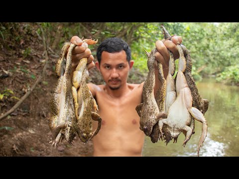 Cooking Frogs With Bamboo Shoot In the Forest