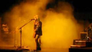 Orianthi performs  "Addicted to Love" in Hawaii