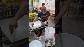 Open a breakfast shop, make rice noodle rolls and dim sum for sale to make money.