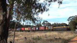 preview picture of video 'El Zorro Container train at Armstrong Sat 28/01/11'