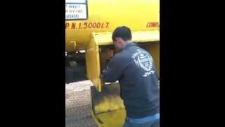 driver stealing diesel from bpcl tanker in front of bpcl depot