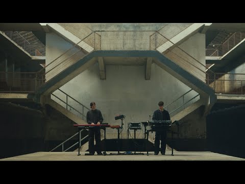 TWO LANES – Sign (Live Session)