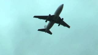 preview picture of video 'Aviogenex Boeing 737-200 YU-ANP Start über Berlin-Spandau'