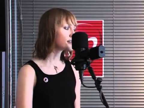 Metric - Love Is a Place (RTL2 Session 2003)