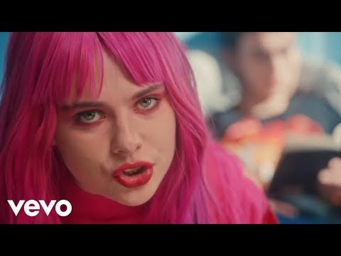 GIRLI - Play It Cool (Official Video)
