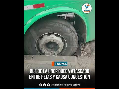 🚨 BUS DE LA UNCP QUEDA ATASCADO Y RESTRINGE EL TRÁNSITO EN TARMA