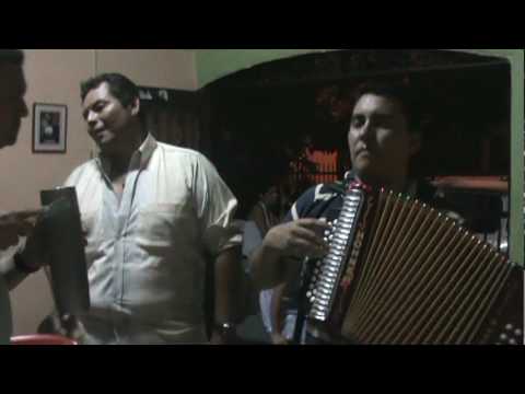 gerardo dussan  parranda ojos lindos.MPG