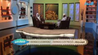 إذا كان الإنسان عليه ثياب نجسة فأيهما يقدم هل اجتناب النجاسة أم ستر العورة ؟ | الشيخ خالد الفليج image