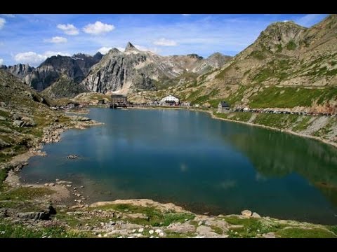 Strada del Colle Gran San Bernardo - Col du Grand Saint-Bernard 2473 m - CAR WEBCAM fast motion 400%