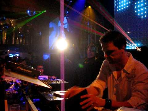 Markus Schulz @ Ocean Diva ADE 2009 Plays: Calvin Harris - I'am Not Alone (Remix)