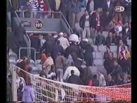 AJAX - NAC (rellen tribune en daarbuiten)