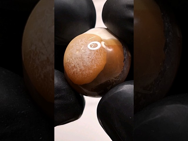 حجر عقيق طبيعي موثق مفحوص بشهادة مختبر أقرب لهيئة...