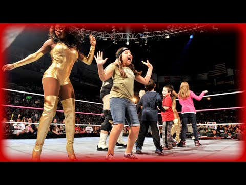 Antonio Cesaro distracts during Brodus Clay vs. Heath Slater: RAW, Sep. 17, 2012