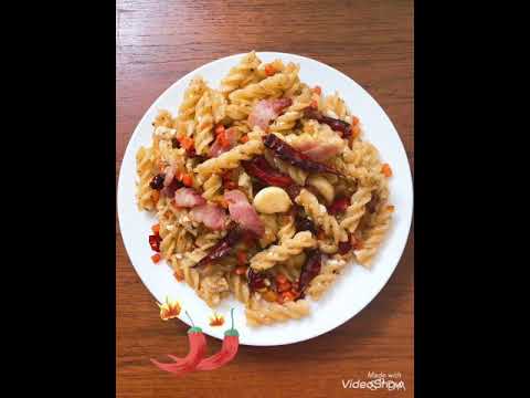 Fusilli with bacon chili and salted egg(ฟูลซิลี่ผัดเบคอนพริกแห้งไข่เค็ม)