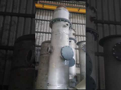 Industrial distillation column