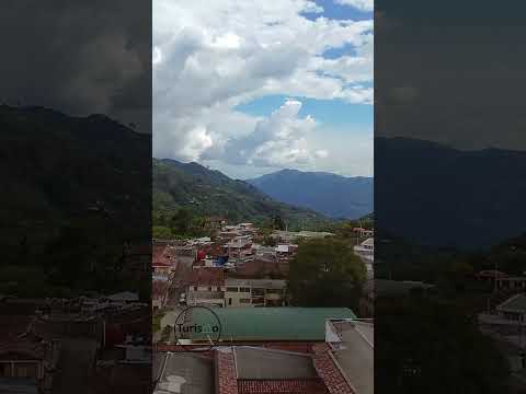 Montañas que abrazan el cielo y susurran la magia del Eje Cafetero Quinchía, orgullo de Risaralda.