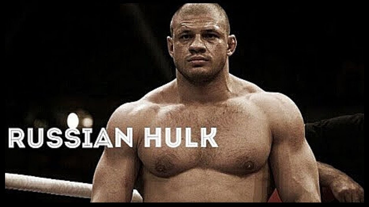 BRASILEIRO BATEU DE FRENTE COM O HULK DA RUSSIA O PAU QUEBROU