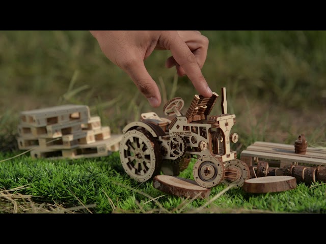 Video teaser for Traktor Wooden Mechanical Model by Wooden City