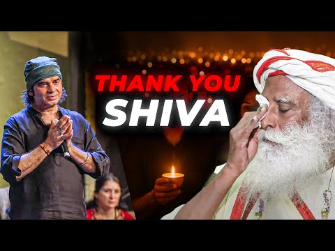 Bollywood Singer Suddenly Came on Stage Made Sadhguru Emotional With This Song