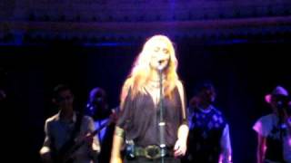 Anouk@Paradiso - handdoek praatje &amp; Lay it down