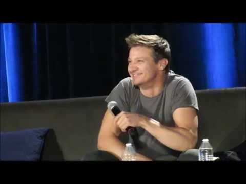 Jeremy Renner - Hawkeye vs. Green Arrow? (Chicago Wizard World 2015)
