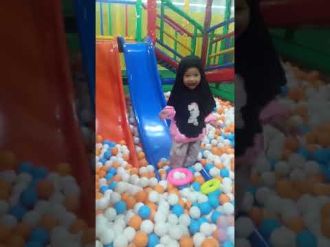 Ter- SEHER Viral 2025 Playing ball at Mataram mall #viralvideo #funny #children #playstation #seher