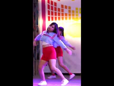 171118 ซาหริ่ม cover Red Velvet (.. as Joy) - Red Flavor @ The outdoor plaza
