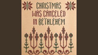 Musik-Video-Miniaturansicht zu Christmas Was Canceled in Bethlehem Songtext von Mariee Sioux