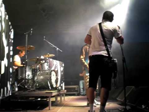 Luis und Laserpower +  3 Feet Smaller beim Catch the Plane Festival