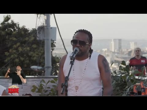 Xande de Pilares canta Fundo de Quintal (Live no MORRO DO TURANO)