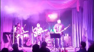 por el resto la banda de la esquina cover enanitos verdes