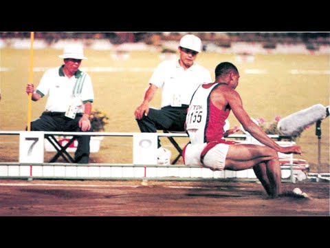 Mike Powell vs. Carl Lewis (12 jumps) TOKYO 1991