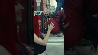 Download lagu Spider-Man’s kiss for good luck mp3