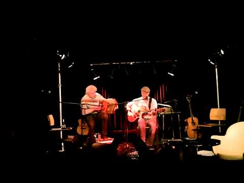 Eddie Arndt und Thomas Hecking - My Johnny was a Shoemaker - live im Akkordeon Cafe Do. am 03.02.14
