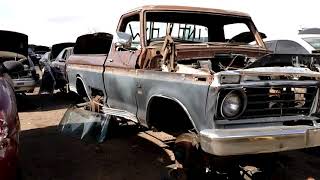 preview picture of video '1974 Ford F250 Camper Special in a salvage pick and pull yard'