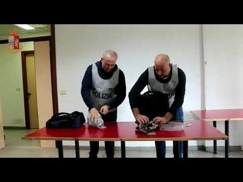 Con la droga in A1, due trafficanti presi dalla Polstrada di Arezzo con quasi due chili