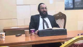 הלכות בית הכסא/ הרב ישי שרגא (רדיו כל האמת) - התמונה מוצגת ישירות מתוך אתר האינטרנט יוטיוב. זכויות היוצרים בתמונה שייכות ליוצרה. קישור קרדיט למקור התוכן נמצא בתוך דף הסרטון